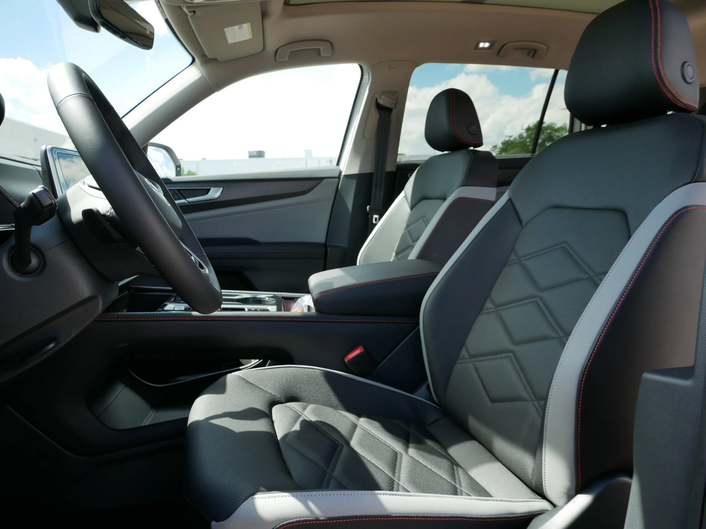 New 2026 Opal White Pearl Volkswagen 2.0T Peak Edition image 4