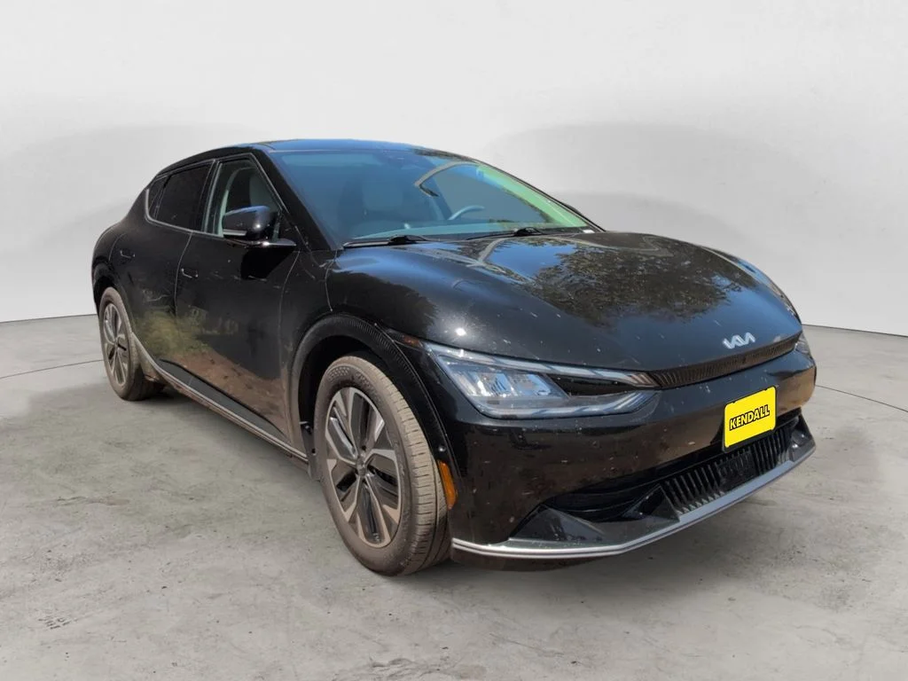 Used 2023 Black Kia Wind image 7