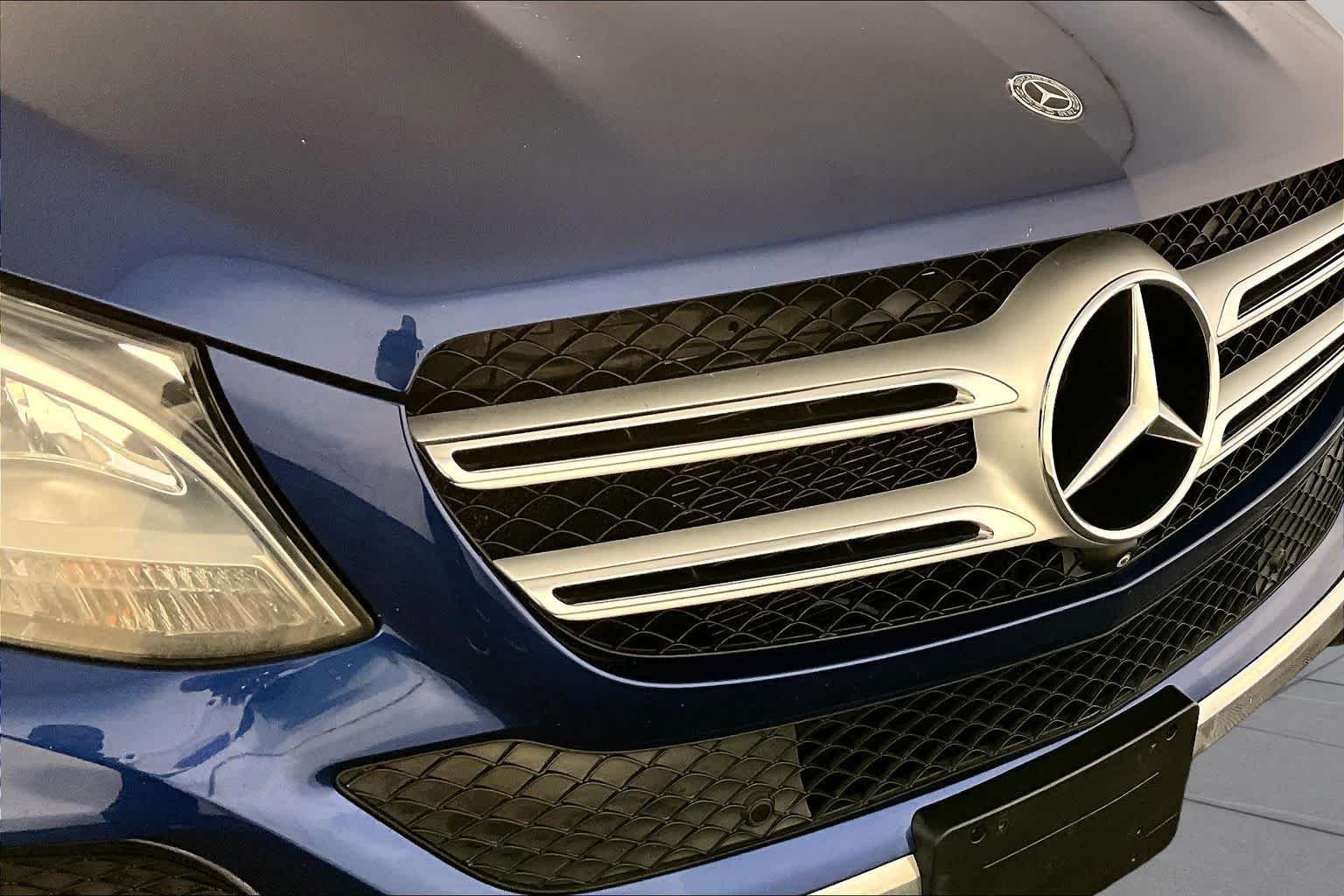 Used 2018 Brilliant Blue Metallic Mercedes-Benz GLE 350 image 32