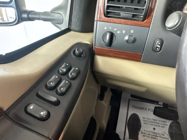 Used 2007 Black Clearcoat Ford Lariat image 17