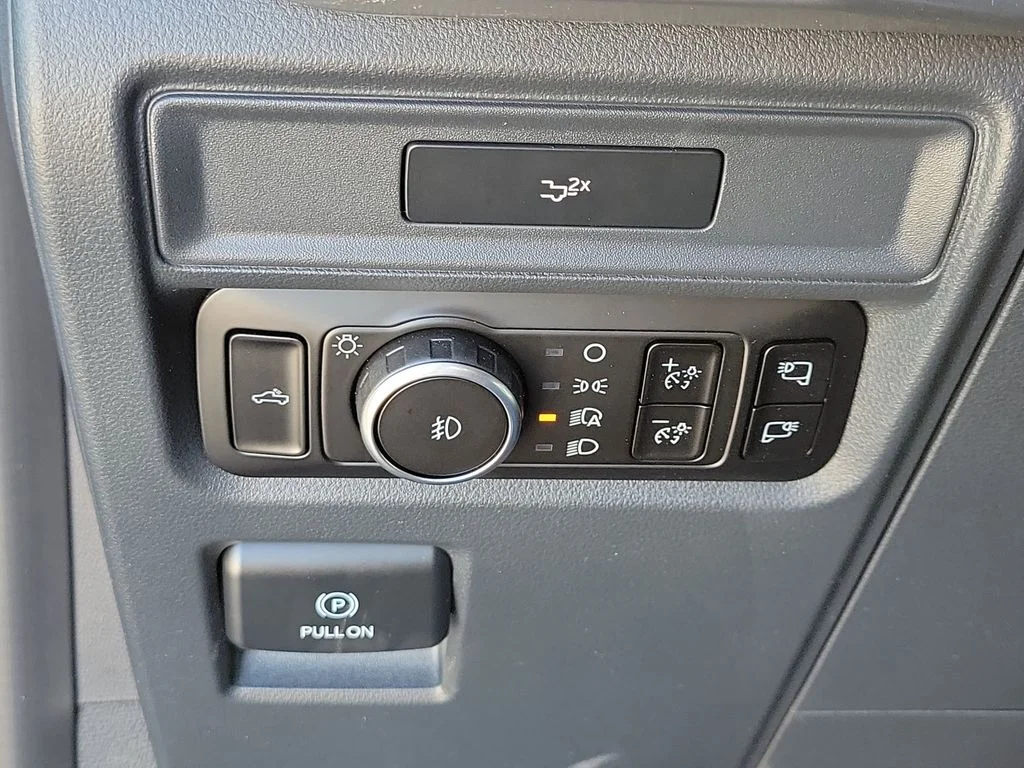 New 2026 Carbonized Gray Metallic Ford XLT image 30