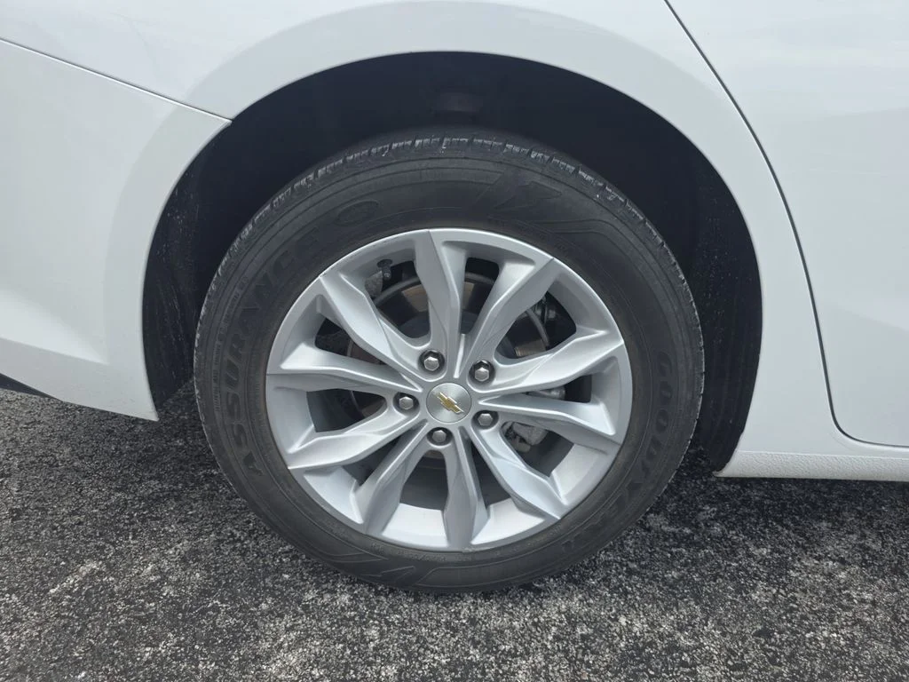 Used 2025 Summit White Chevrolet LT image 26