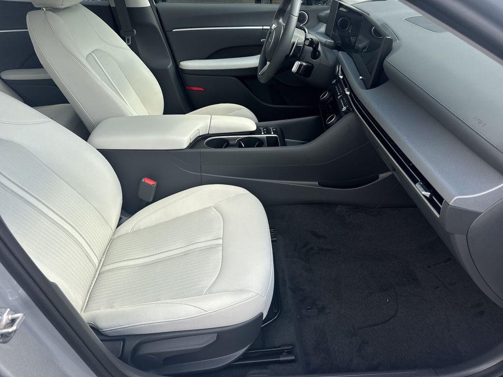 New 2026 Silver Hyundai SEL Sport image 13