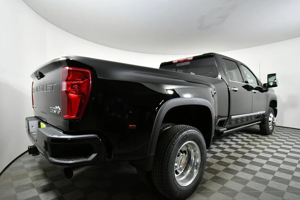 2026 Chevrolet Silverado 3500 HD High Country - Photo 11