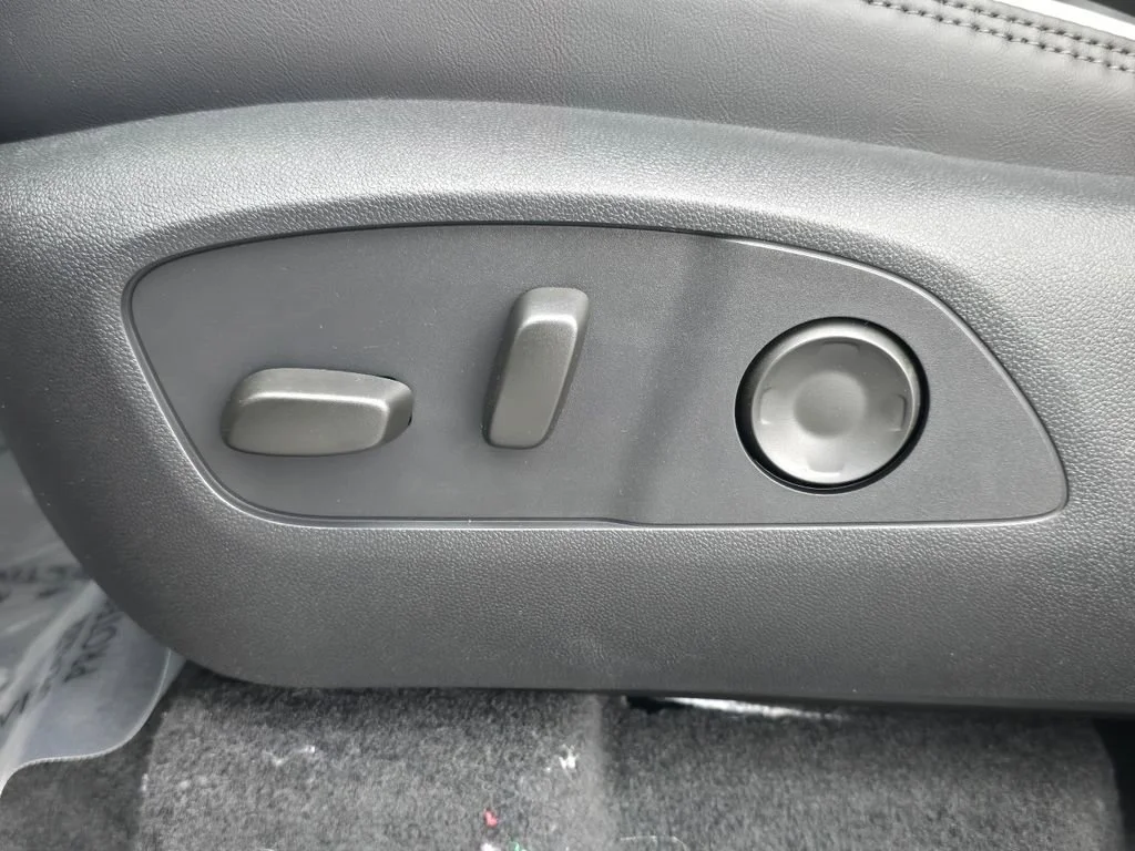 2026 GMC Acadia Denali - Photo 16