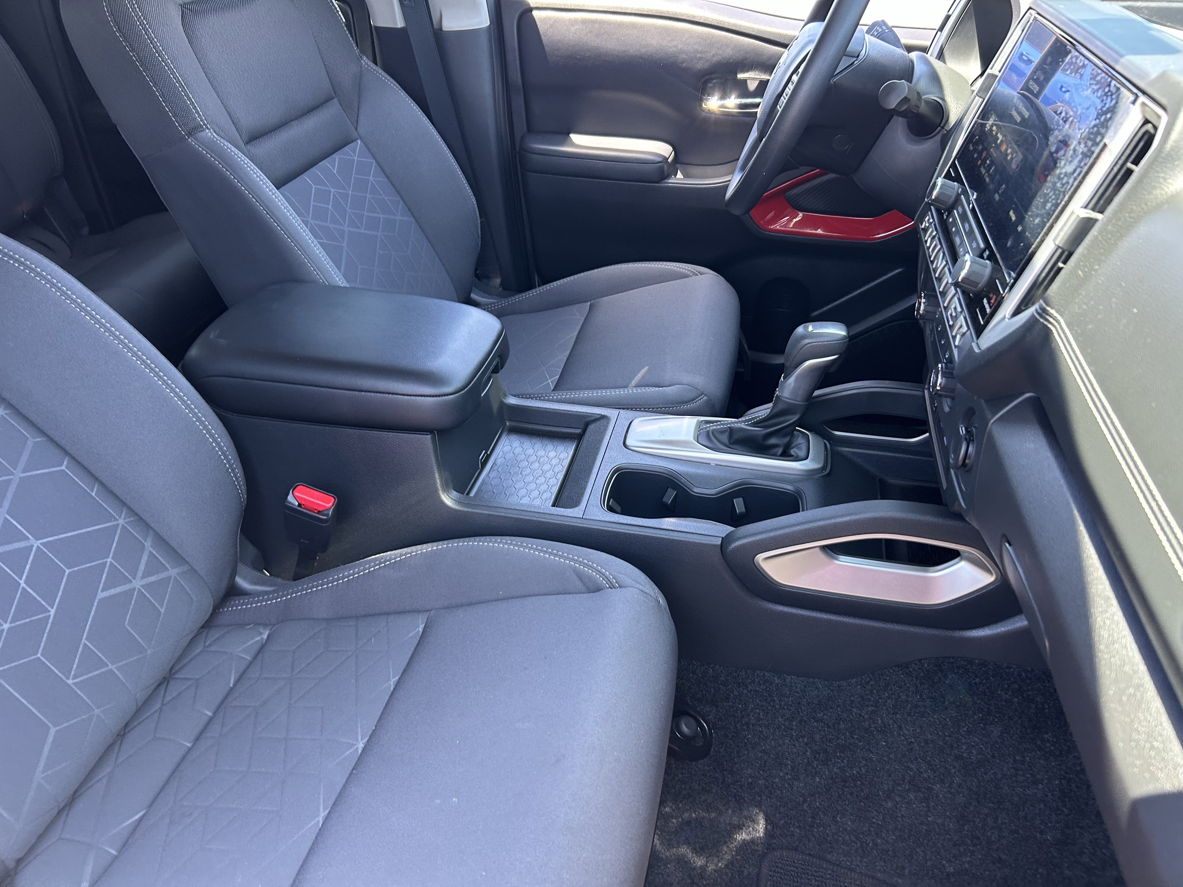2025 Nissan Frontier SV - Photo 10
