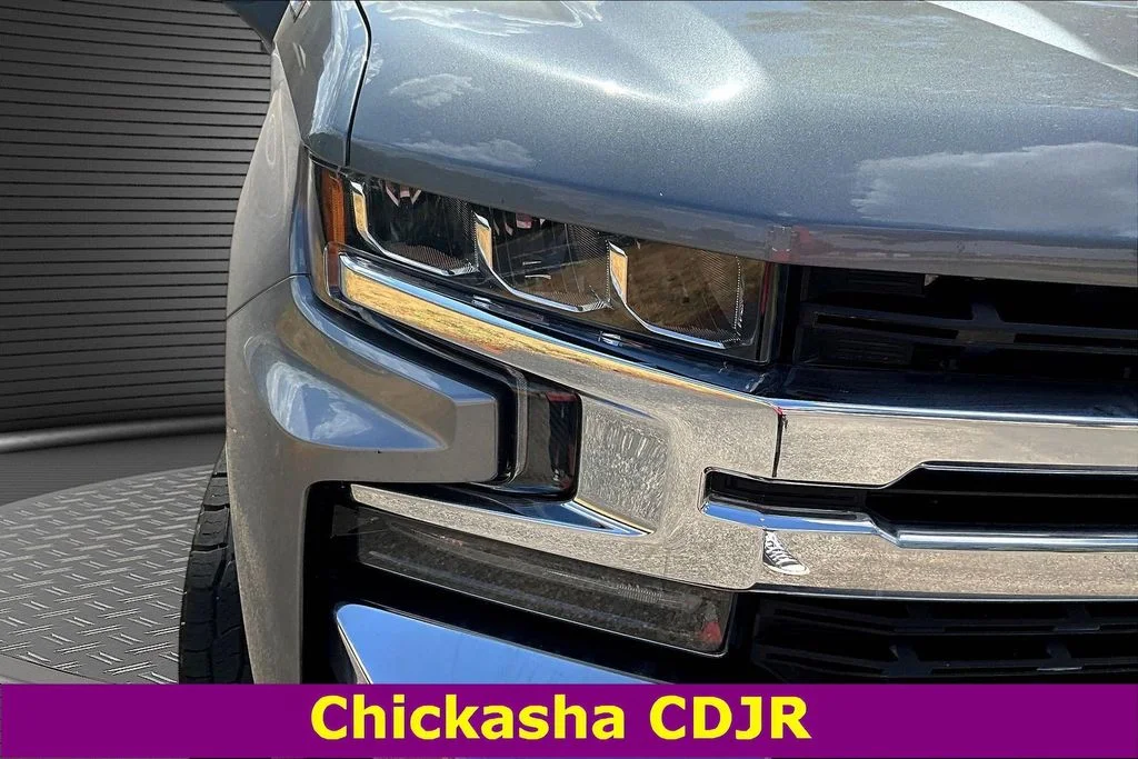 Used 2020 Gray Chevrolet LT image 32
