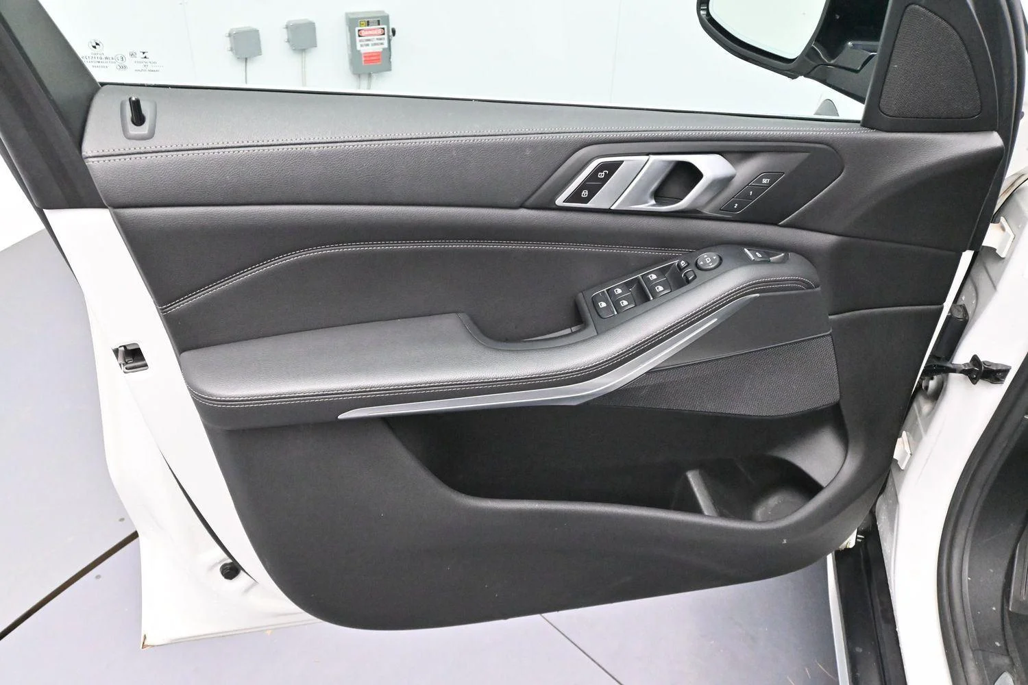 Used 2019 Mineral White Metallic BMW xDrive40i image 9