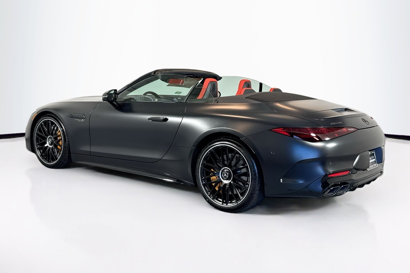 New 2026 MANUFAKTUR Night Black Magno Mercedes-Benz AMG® SL 63 S E Performance image 7