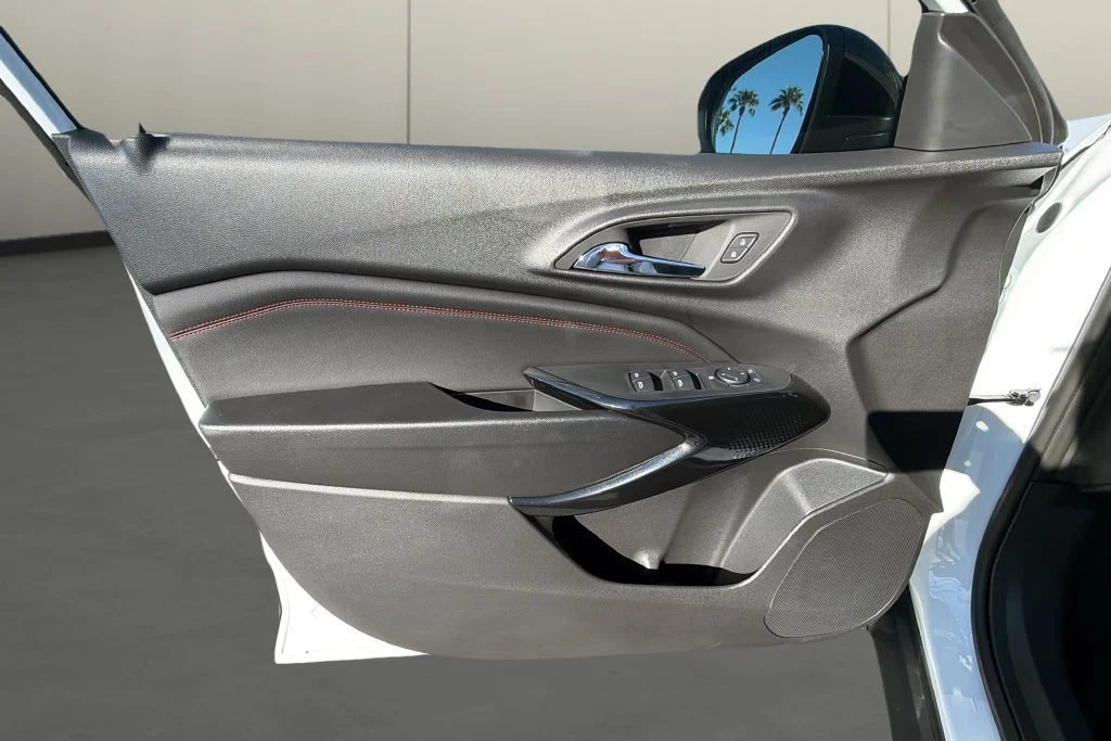 New 2026 Summit White Chevrolet 2RS image 13