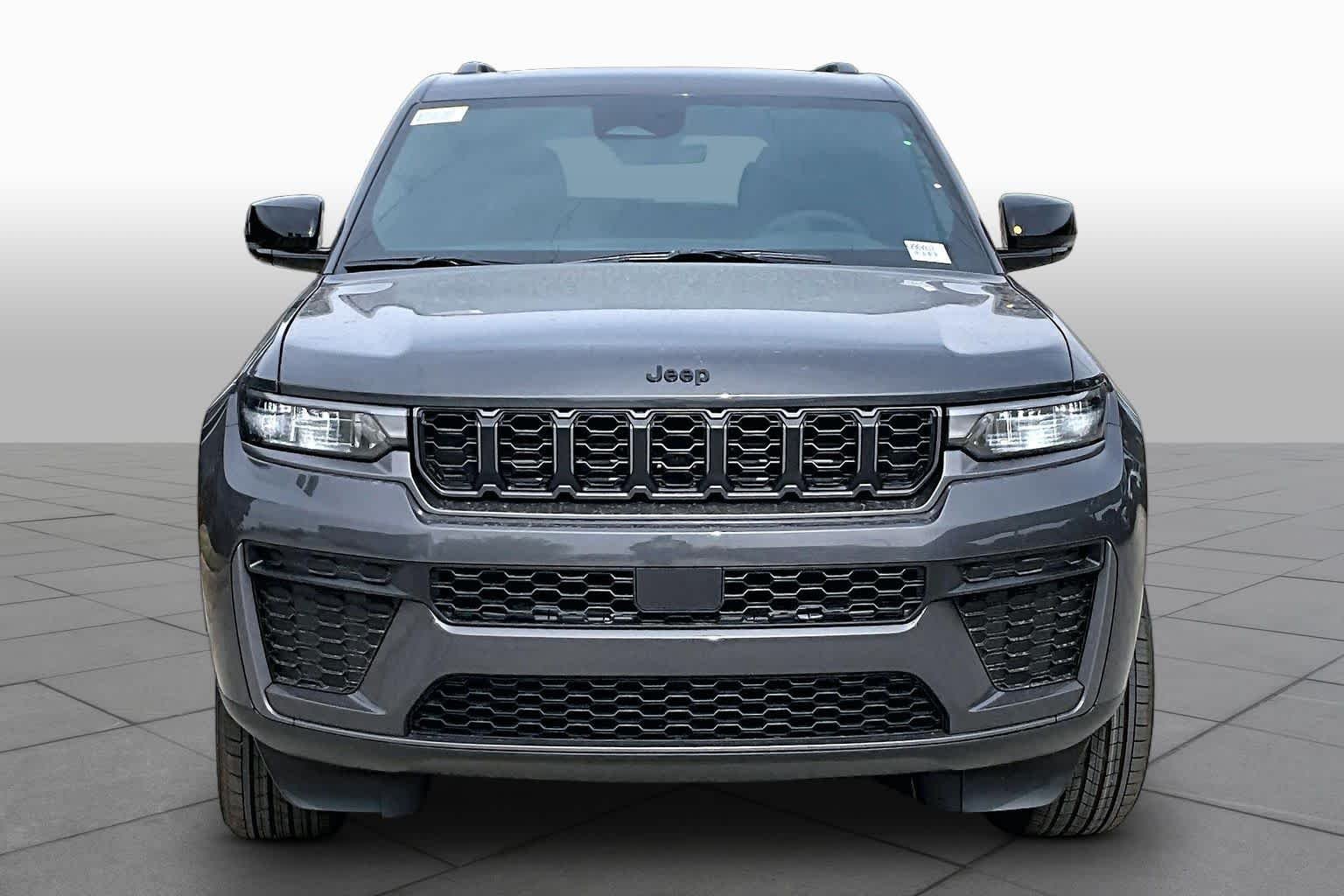 New 2026 Baltic Gray Metallic Clear-Coat Exterior Paint Jeep Laredo Altitude image 4