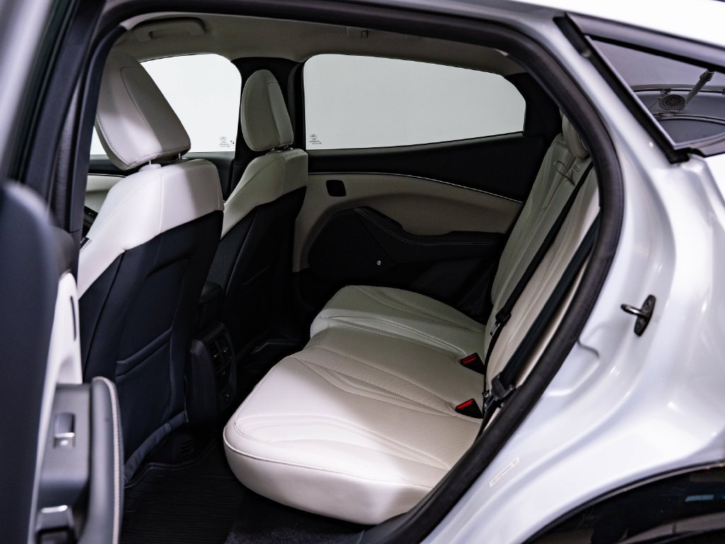 Used 2022 Space White Metallic Ford Premium image 39