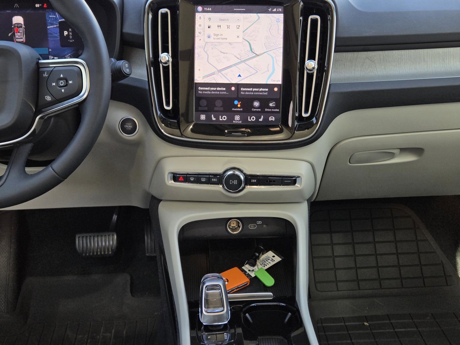 Used 2023 Crystal White Volvo Ultimate Bright Theme image 35