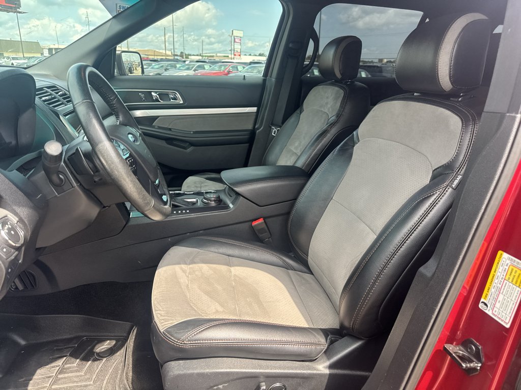 Used 2017 Ruby Red Metallic Tinted Clearcoat Ford XLT image 9