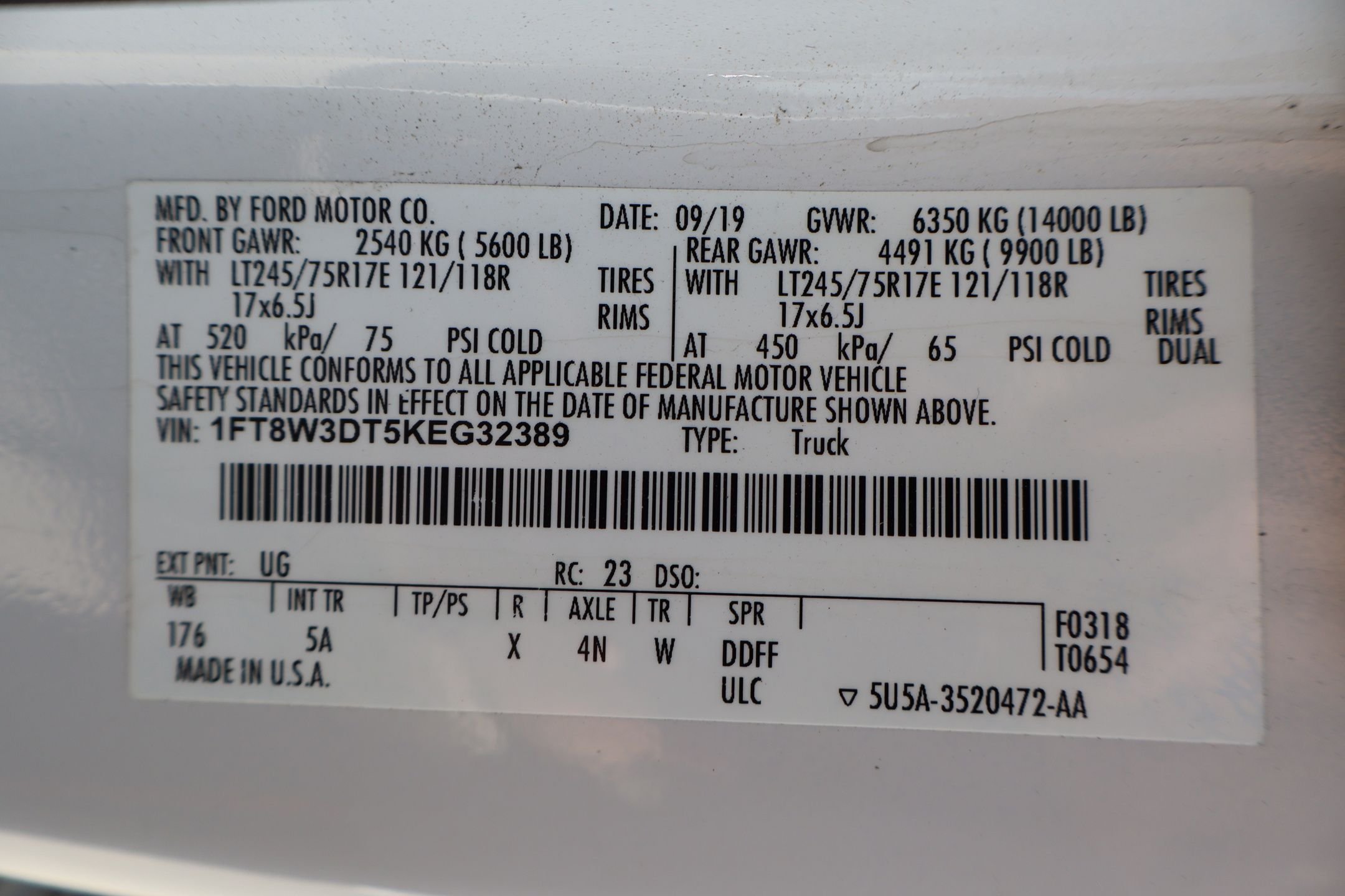 Used 2019 White Platinum Clearcoat Metallic Ford Lariat image 32