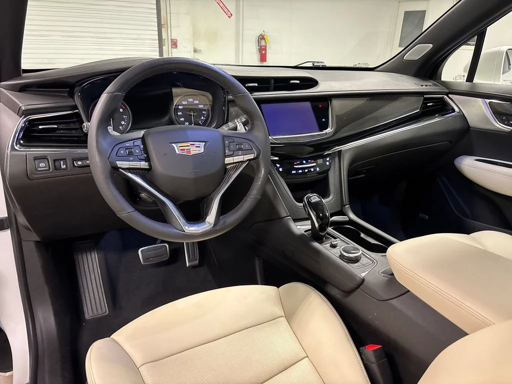 Used 2020 CRYSTAL WHITE TRICOAT Cadillac AWD Sport image 31