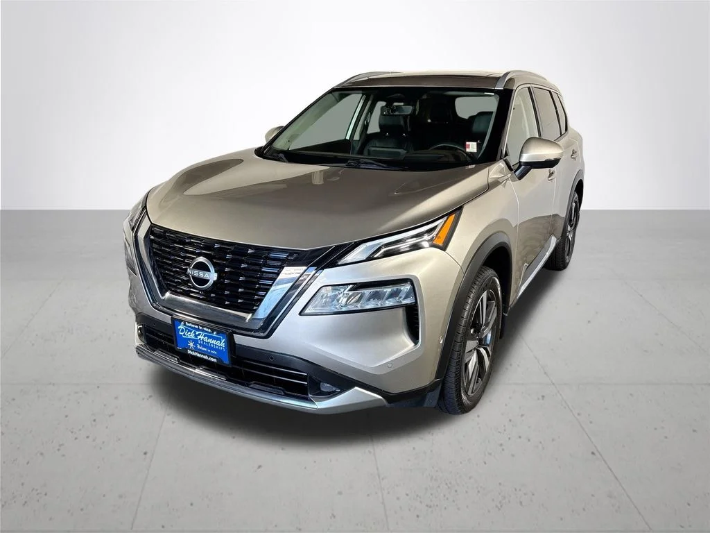 Used 2023 Gold Nissan Platinum image 2