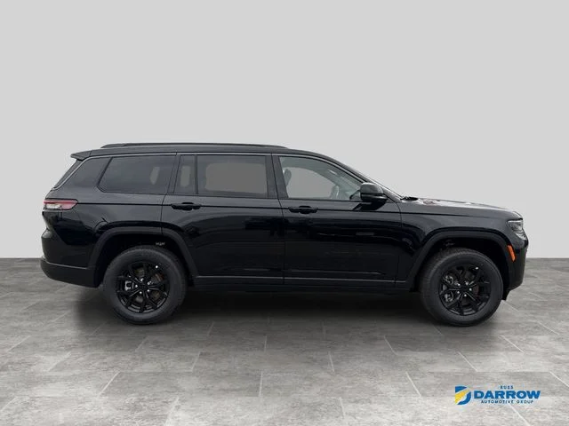 New 2026 Diamond Black Crystal Pearl-Coat Exterior Paint Jeep Laredo image 22