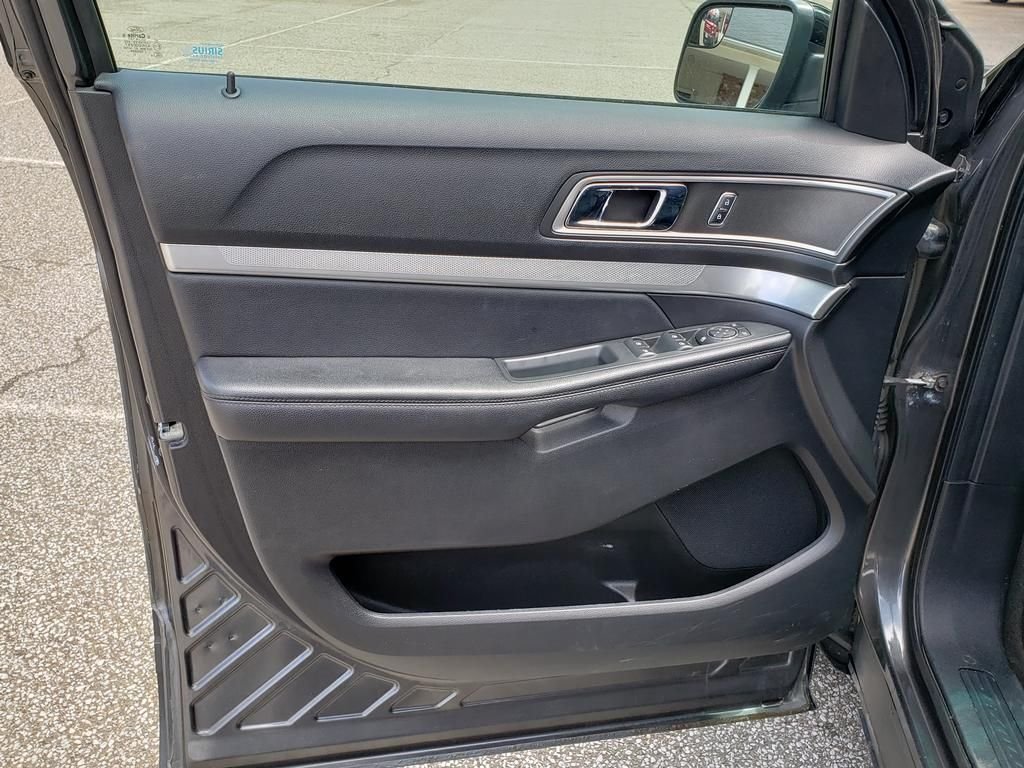 Used 2016 Magnetic Metallic Ford XLT image 12