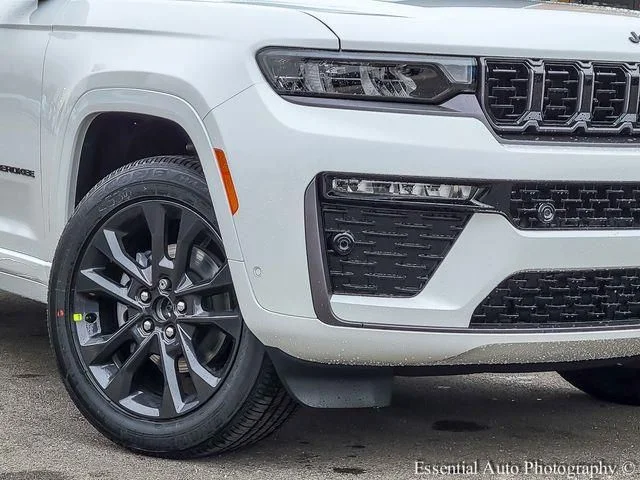 New 2026 Bright White Clear-Coat Exterior Paint Jeep Limited Reserve image 3