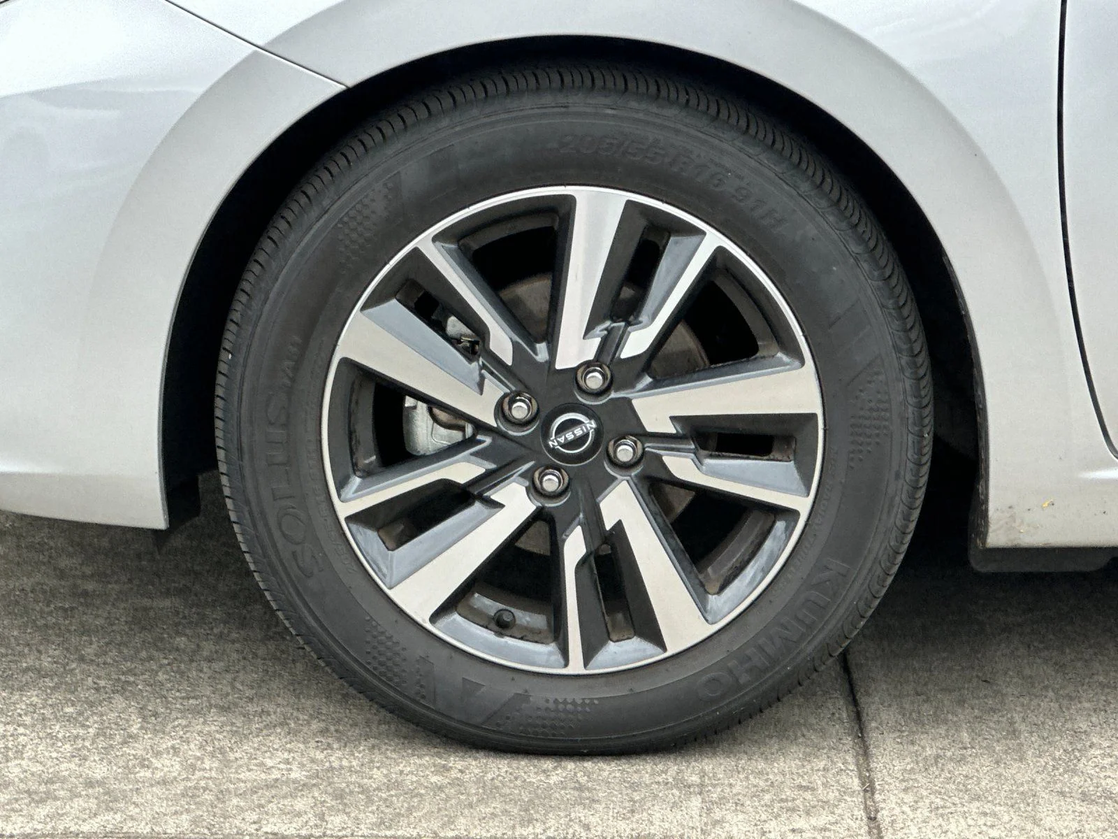 Used 2025 Brilliant Silver Metallic Nissan 1.6 S image 22