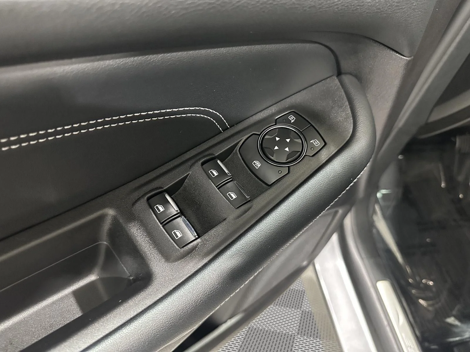 Used 2022 . Ford Titanium image 19