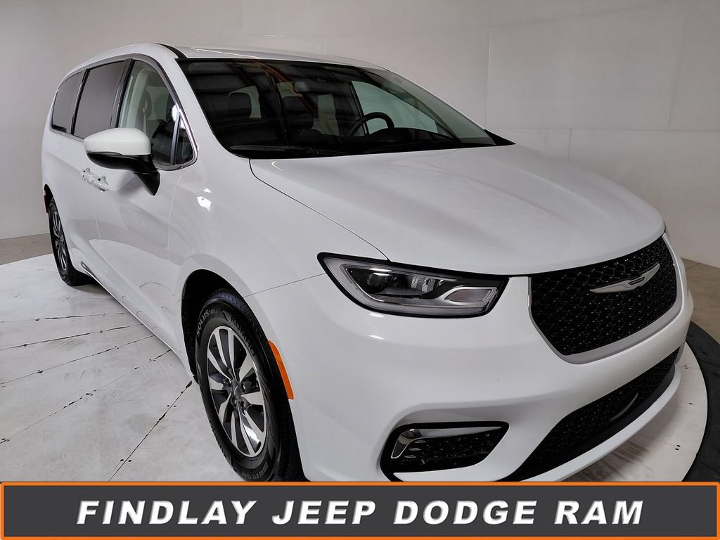 2023 Chrysler Pacifica Hybrid Touring L Hybrid's photo