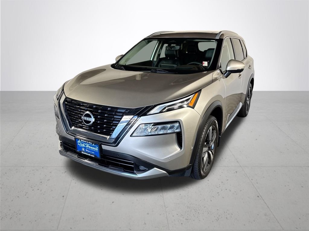 Used 2023 Gold Nissan Platinum image 2