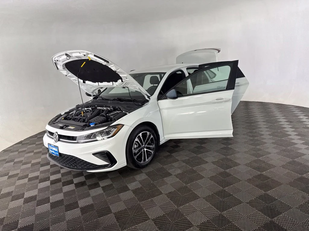Used 2025 White Volkswagen 1.5T Sport image 11