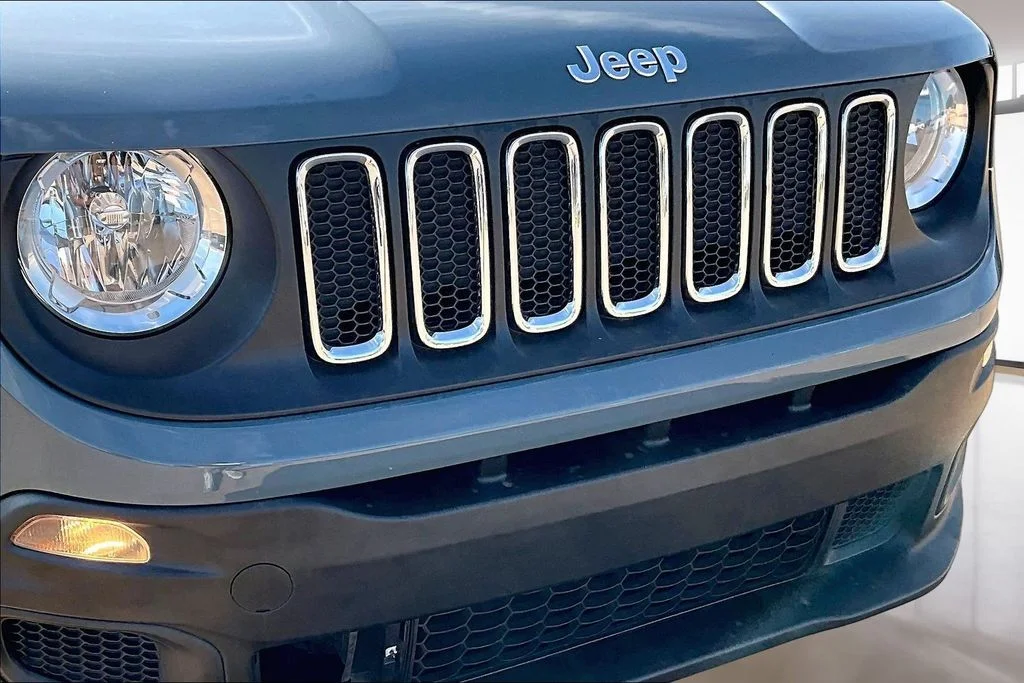 Used 2018 Gray Jeep Sport image 30