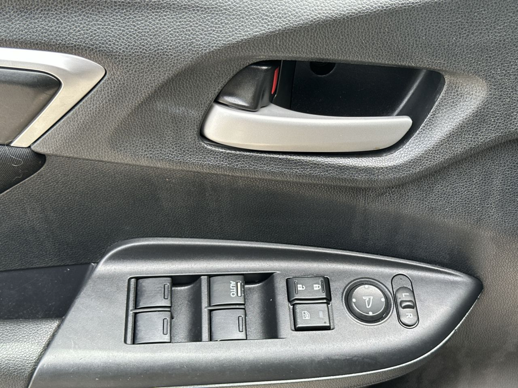 Used 2015  Honda LX image 21
