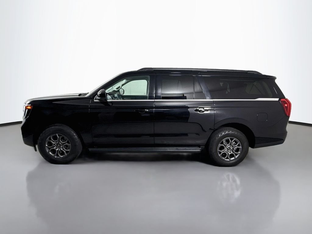 Used 2025 Agate Black Metallic Ford Active image 4