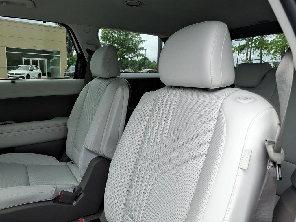 New 2026 White Hyundai SEL Premium FWD image 12