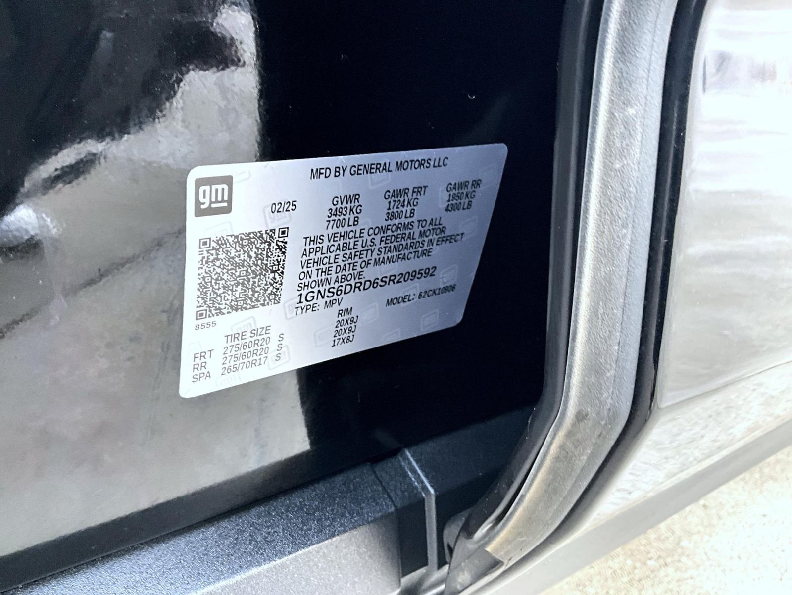 Used 2025 Black Chevrolet Z71 image 27
