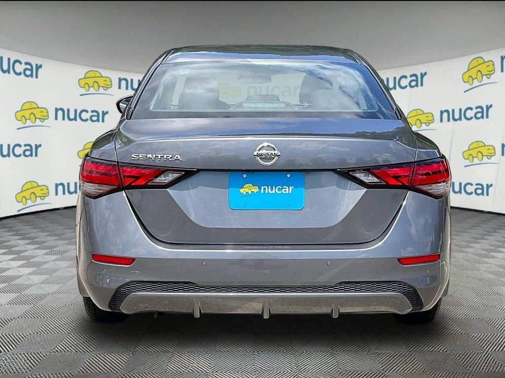 Used 2020 Gray Nissan S image 5