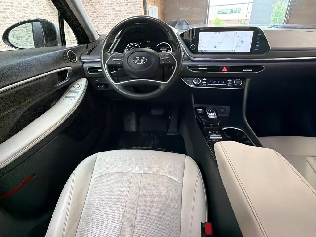 Used 2022 Black Hyundai Limited image 15