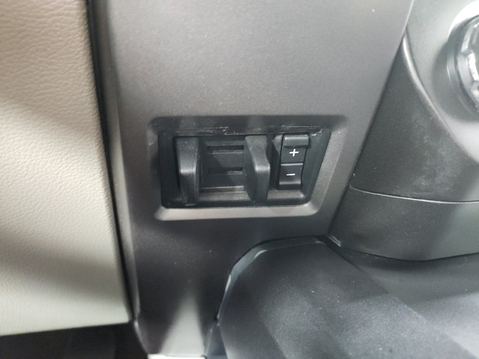 Used 2020 Red Ford XLT image 27