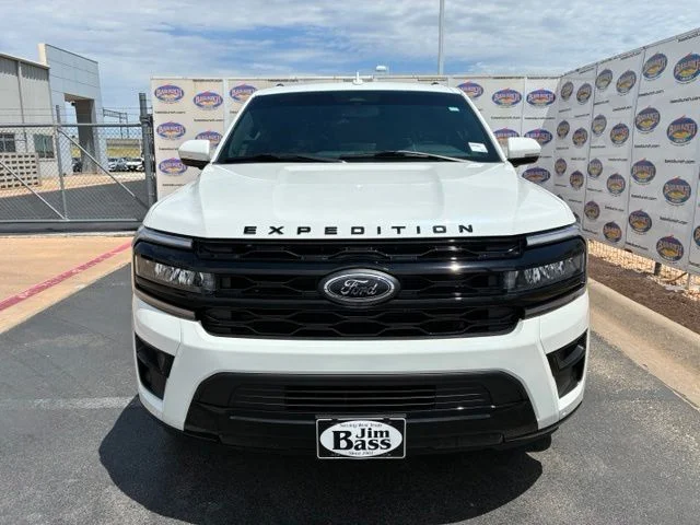 Used 2024 White Metallic Ford Limited image 3