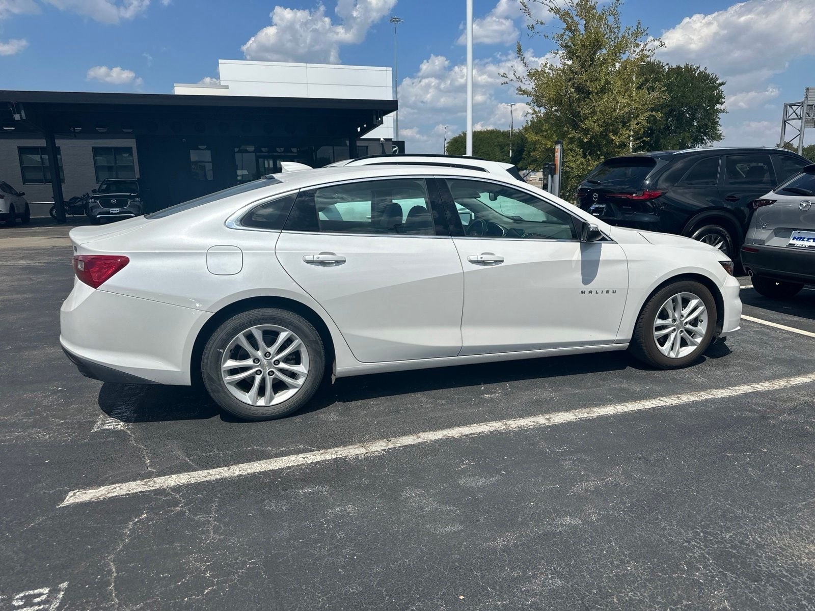 Used 2018 Pearl Chevrolet Hybrid image 5