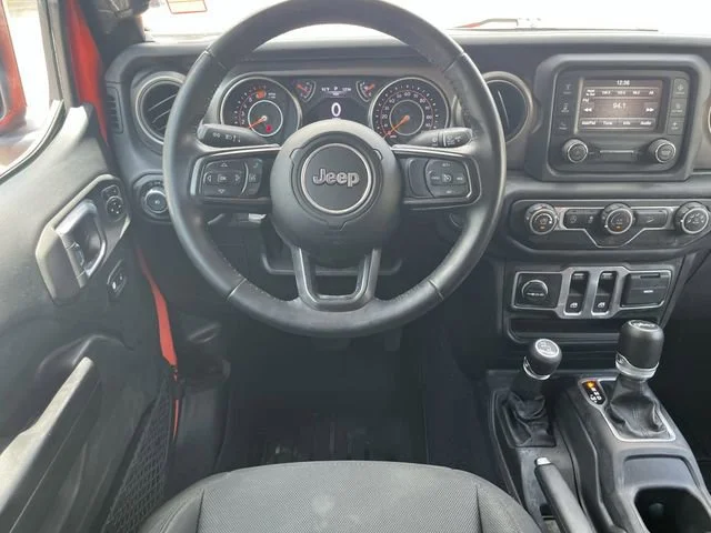 Used 2019  Jeep Sport S image 17