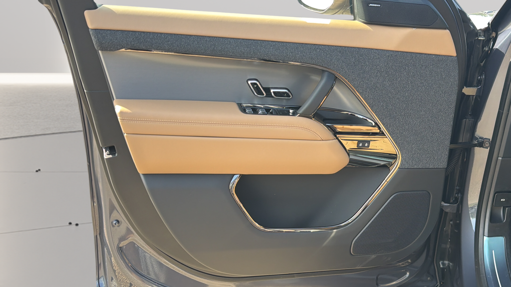 New 2026 Varesine Blue Land Rover SE image 21