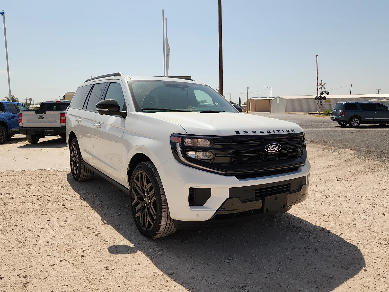 New 2027 Star White Metallic Tri-Coat Ford Platinum image 1