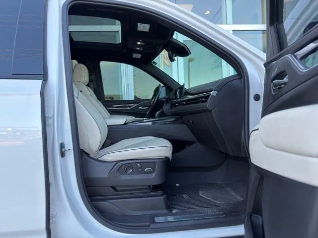 Used 2021 Crystal White Tricoat Cadillac Sport image 9