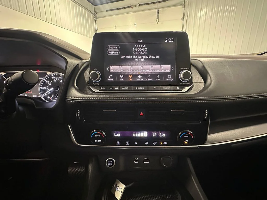 Used 2022 Silver Nissan SV image 33