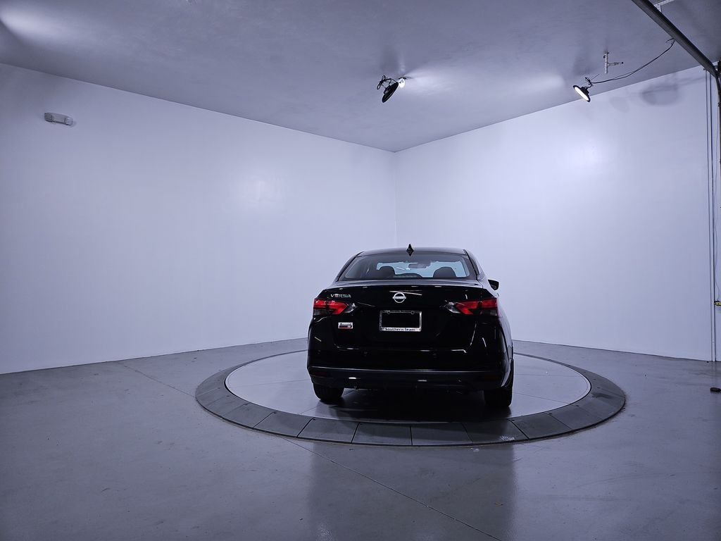 2025 Nissan Versa 1.6 SV photo 3