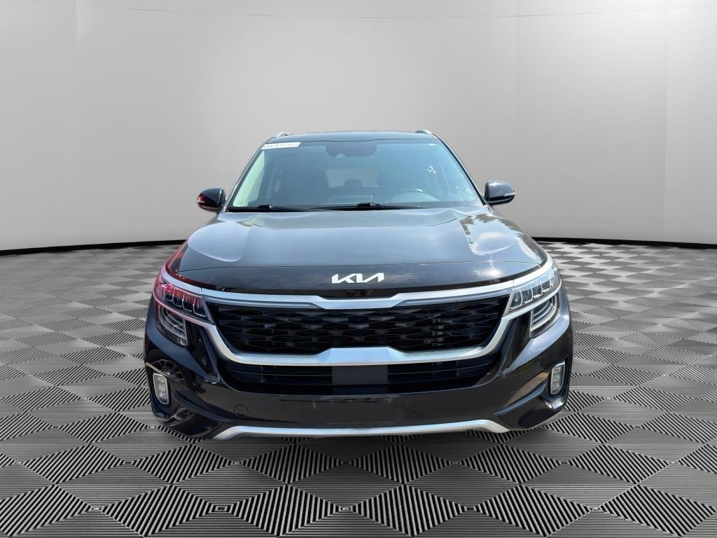 Certified Used 2023 Cherry Black Kia SX image 3