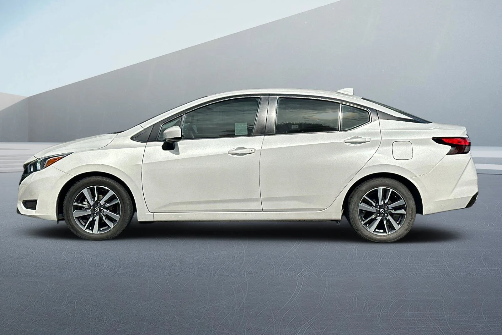 Used 2024 Aspen White Nissan 1.6 SV image 7
