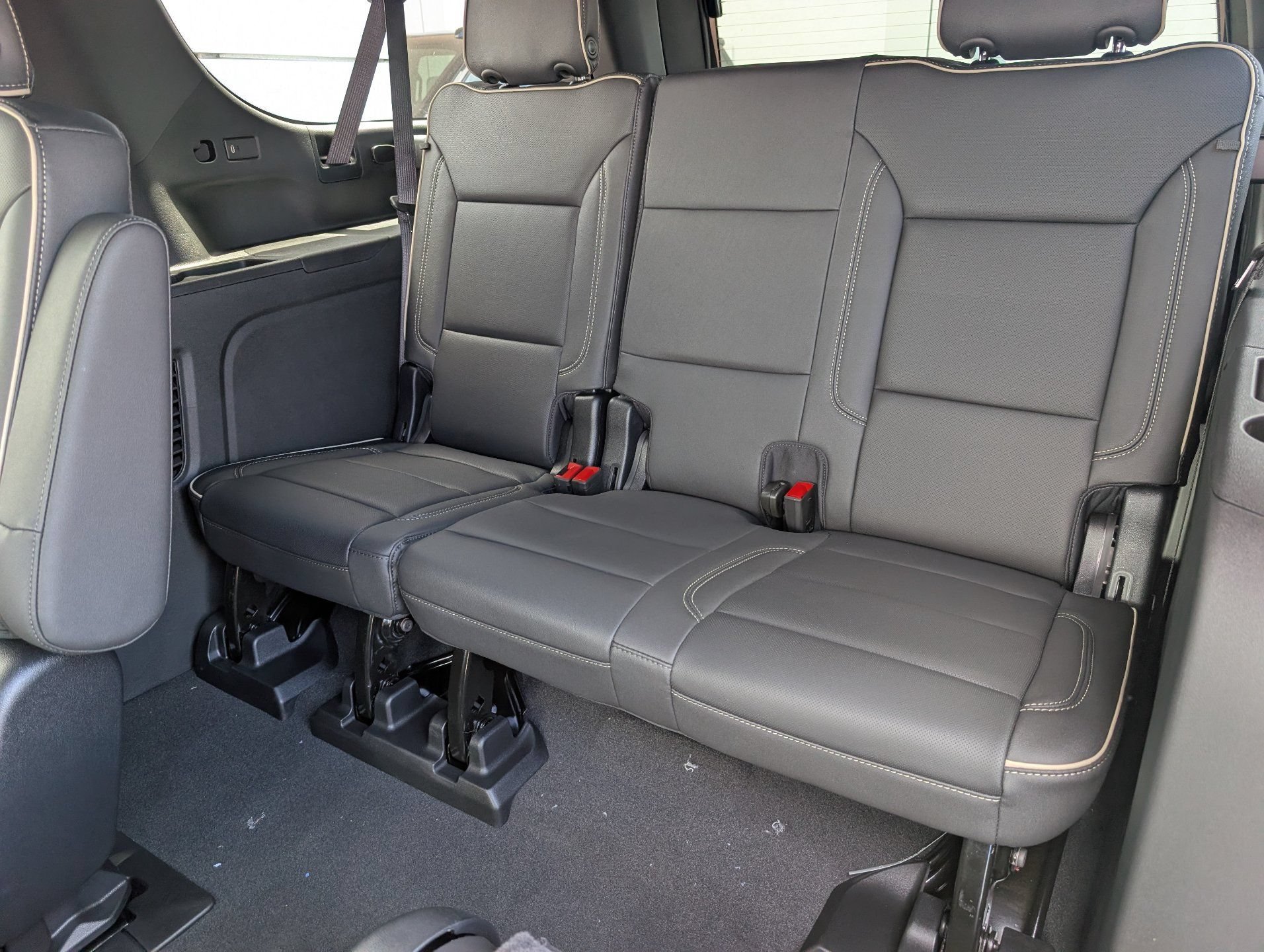 2026 Chevrolet Suburban Premier - Photo 16