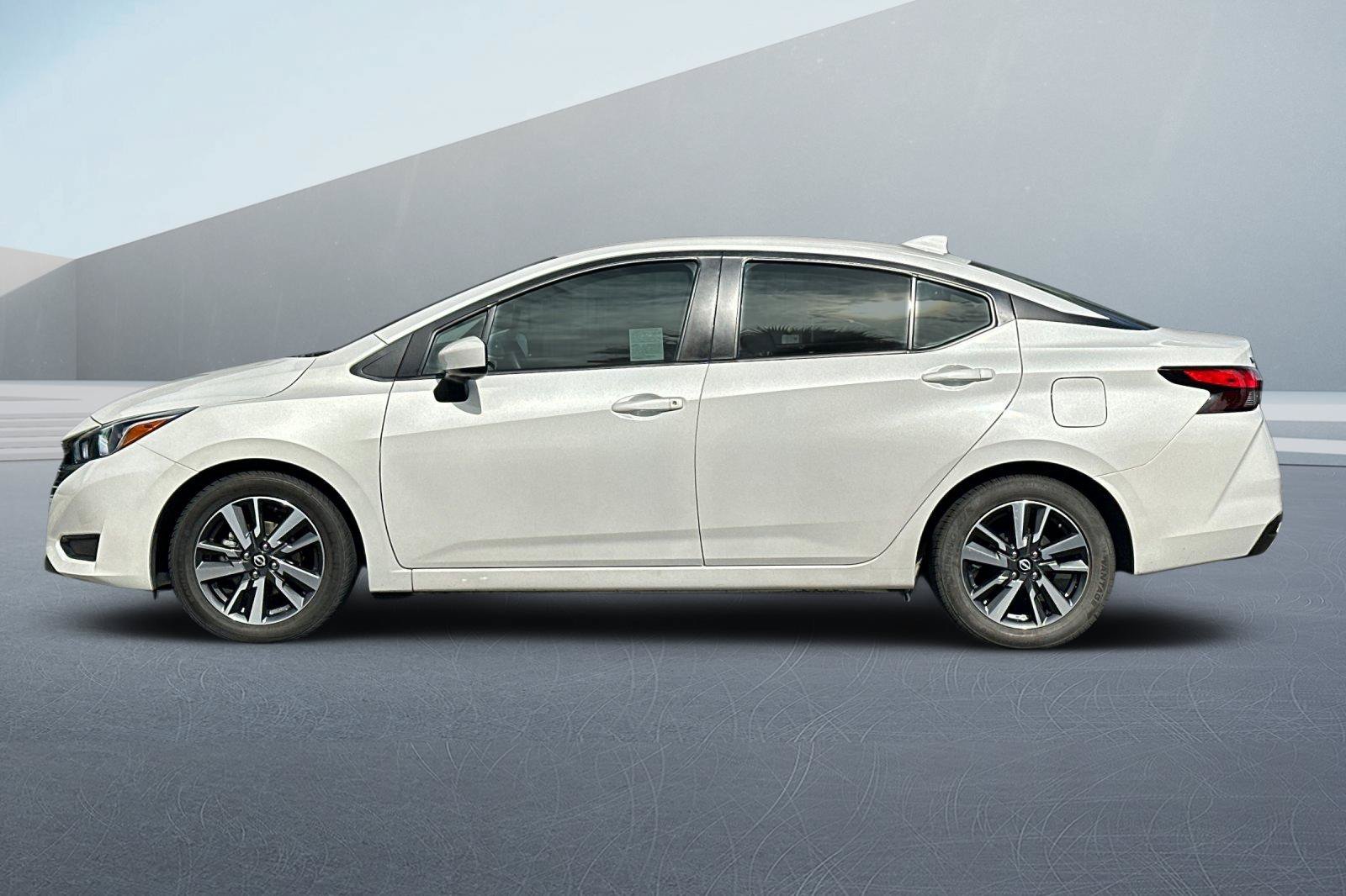 Used 2024 White Nissan 1.6 SV image 7