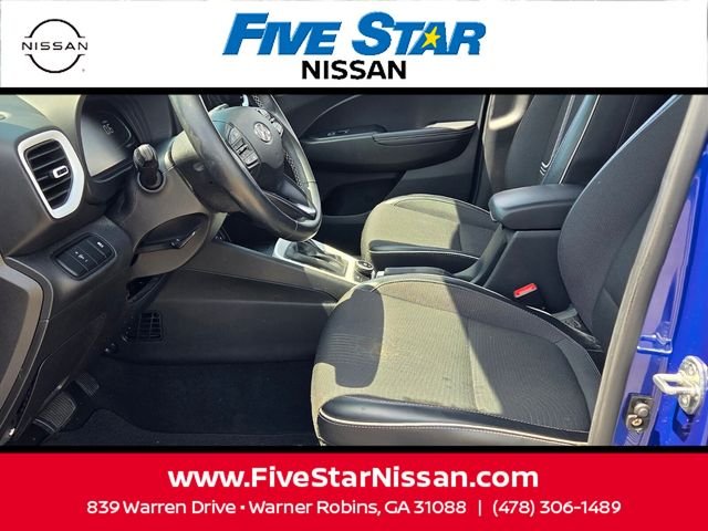 Used 2023 Blue Hyundai Limited image 5